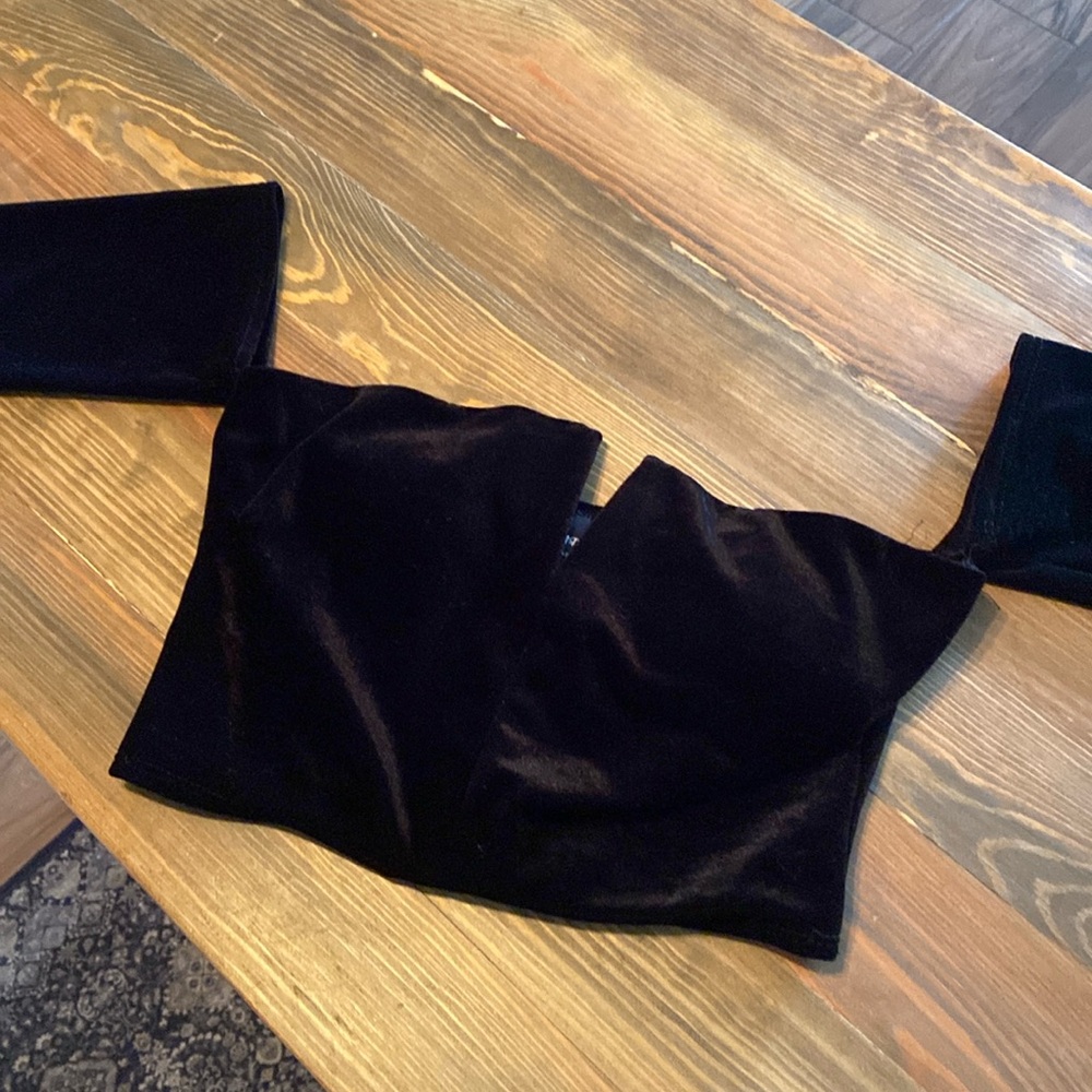 Nasty Gal -off the shoulder -black velvet -split neck‎